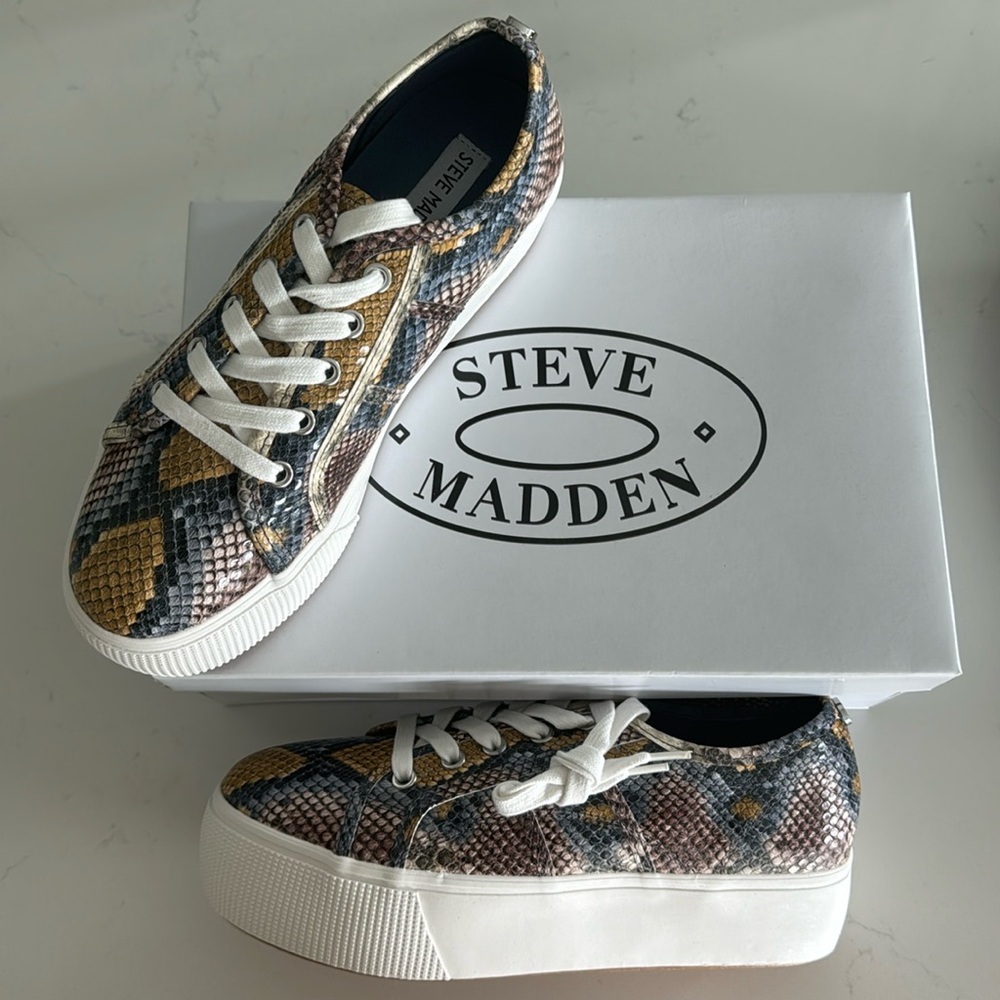 Steve Madden Sneakers Multi Hue Snakeskin Pattern